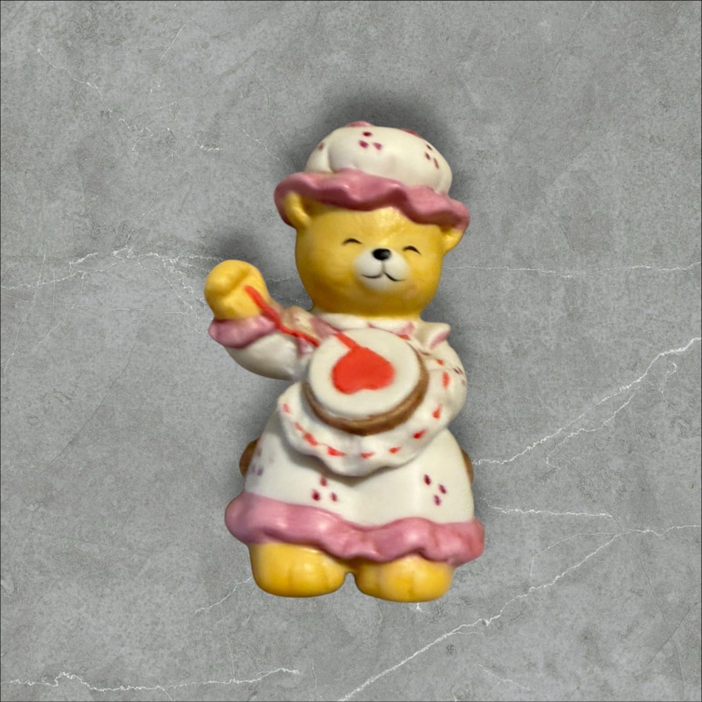 Vintage Bronson Porcelain Bear Figurine: Collectible Bisque Teddy